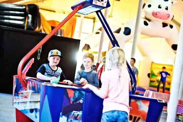 Air hockey